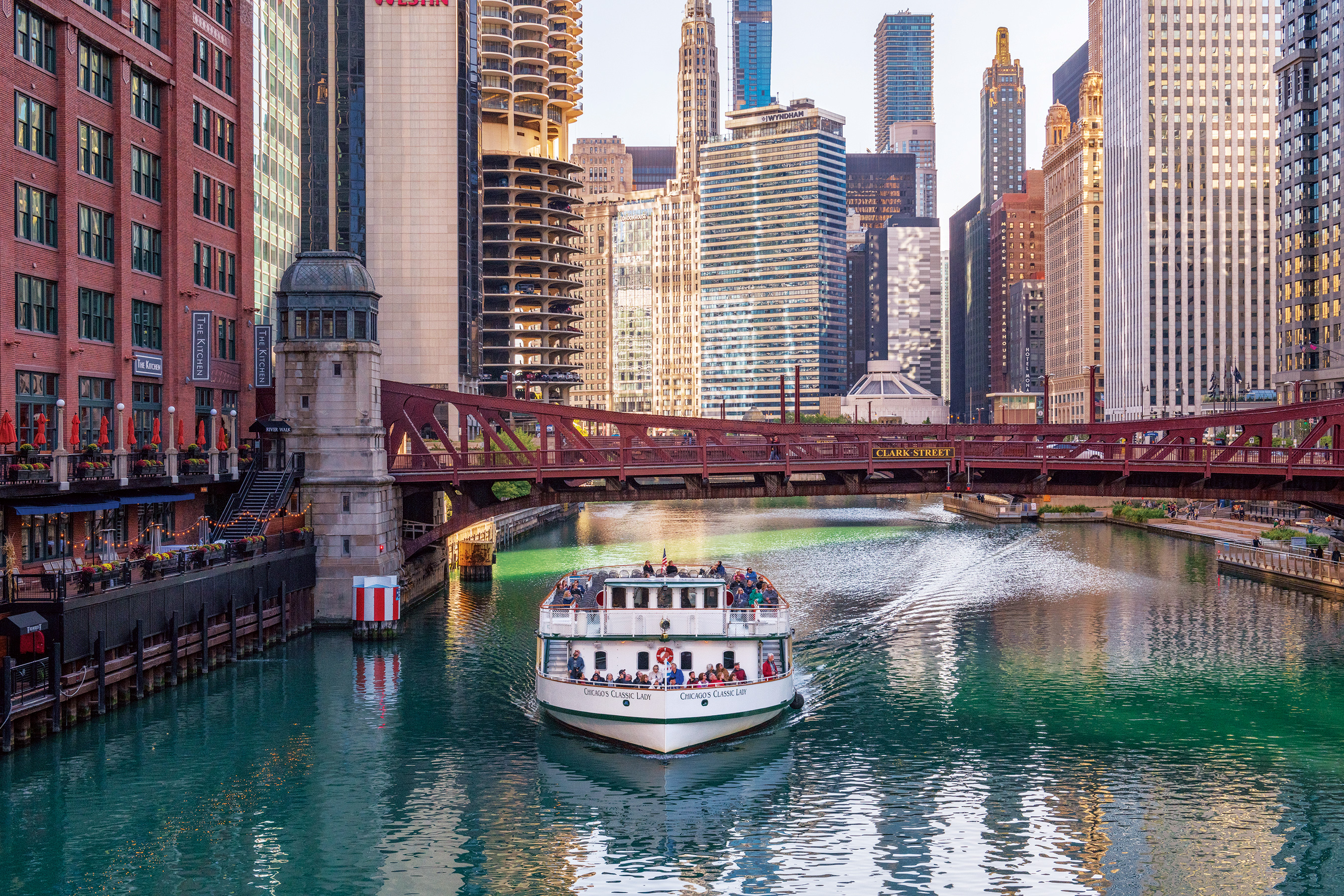 Chicago Architecture Foundation Center River Tour in Chicago, Illinois (photo by Barry Butler) Chicago Architecture Foundation Center River Tour in Chicago, Illinois (photo by Barry Butler)