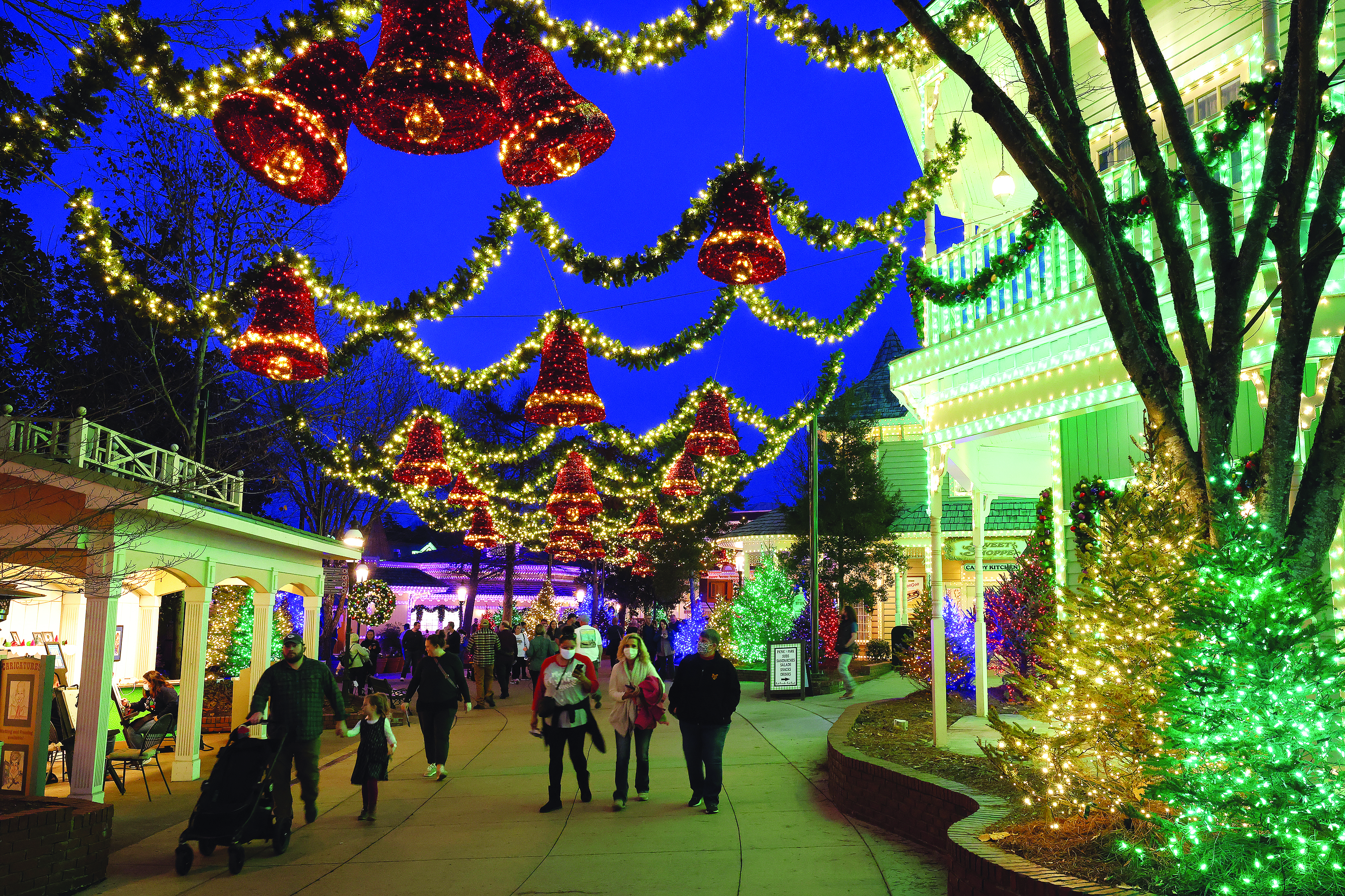 Holiday decorations at Dollywood in Pigeon Forge Tennessee (photo by Curtis Hilbun/Dollywood) Holiday decorations at Dollywood in Pigeon Forge Tennessee (photo by Curtis Hilbun/Dollywood)